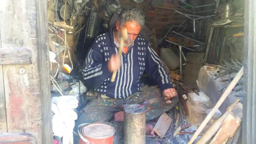 "الحِدادة".. مهنة تراثية في صنعاء مهددة بالاندثار