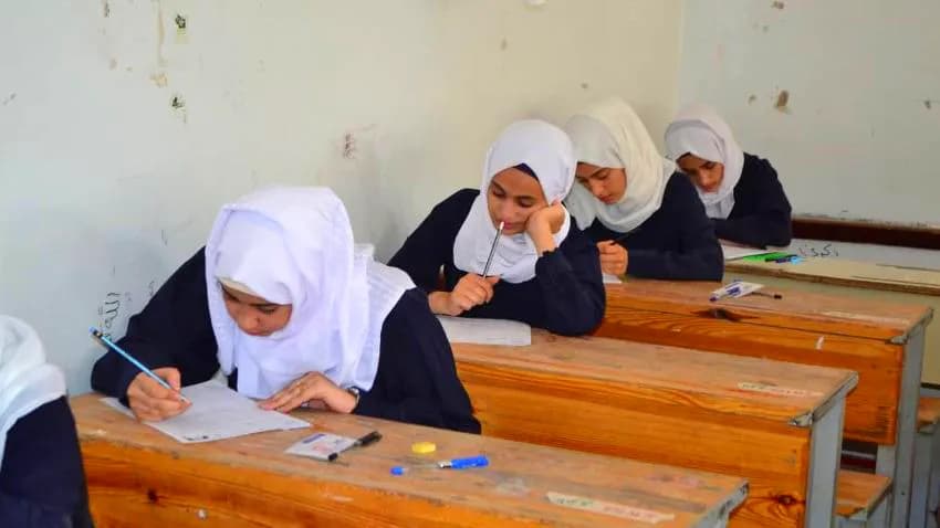 التعليم الجامعي.. حلم لا تبلغه فتيات الريف في اليمن