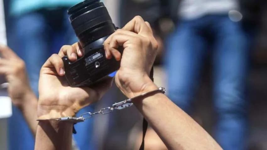 بين الصحفيين والمجتمع.. خوف وحذر صنعته سنوات الحرب