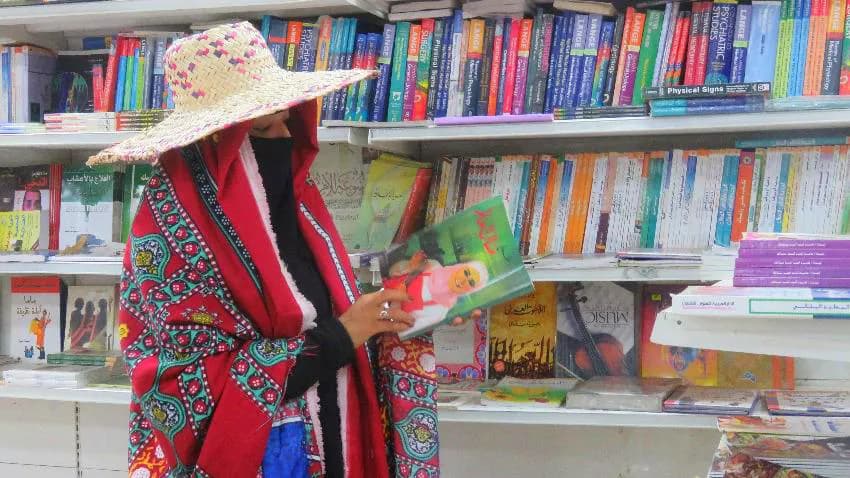 تهريب الكتب من صنعاء.. الهيئة تصادر ثلاث نسخ في معرض الكتاب بمأرب