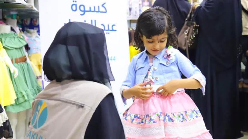 الملابس الخيرية.. مبادرات عيدية تتهيأ لإسعاد الأطفال في تعز
