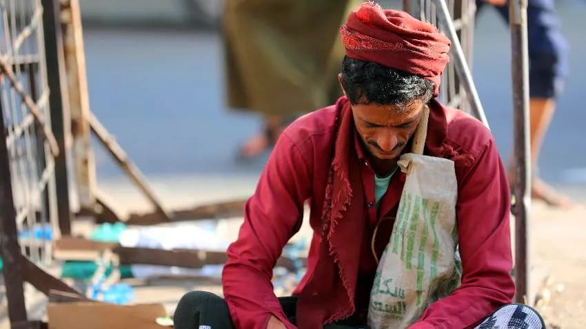 في يومهم العالمي.. الديون والفاقة أكبر هم يوجهه عمال اليمن