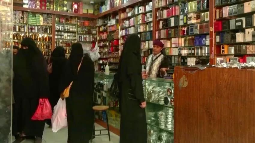 بعد فقد عائلهن بسبب الحرب.. نساء يمنيات في قلب المسؤولية إلى جانب أسرهن