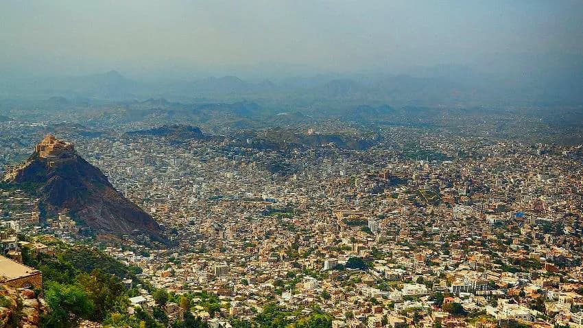 موقع "بلقيس" يتحدث مع مسؤولي تعز: ما أسباب تجاهل ملف رفع الحصار وفتح الطرقات؟