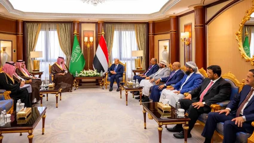 استدعاء أعضاء المجلس الرئاسي.. السعودية تواصل سياستها العبثية مع أردأ نخبة سياسية عرفتها اليمن