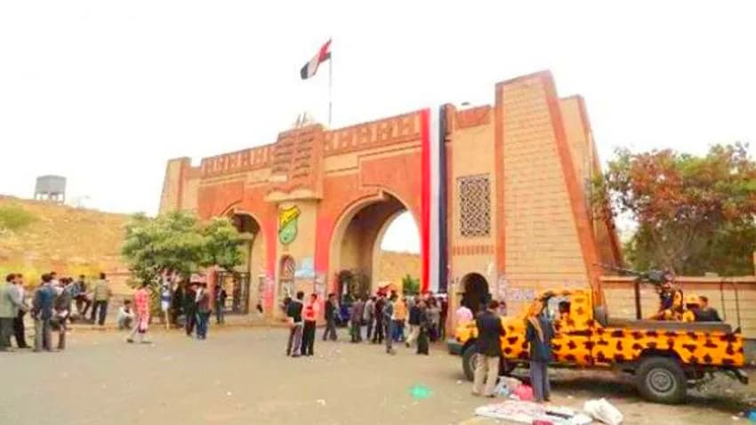 تمييز بحُجة الأخلاق.. ما وراء قرار الحوثيين فصل طلاب الجامعة عن الطالبات؟