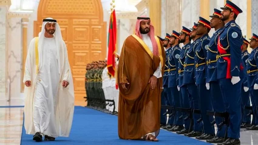 وول ستريت جورنال تكشف خلافات عميقة بين محمد بن سلمان ومحمد بن زايد