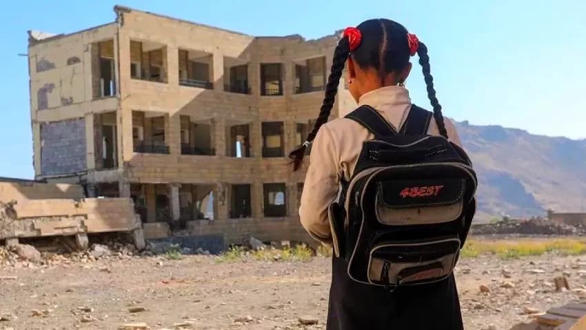 بسبب ظروف آبائهم المعيشية في مناطق مليشيا الحوثي.. طلاب خارج أسوار المدارس
