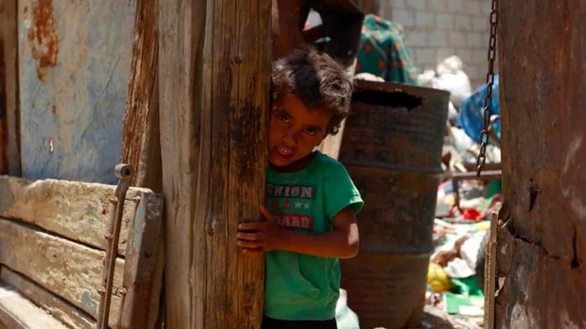 أحياء الفقراء.. يمنيون يعيشون ظروفا قاهرة في قلب المدن الحضرية