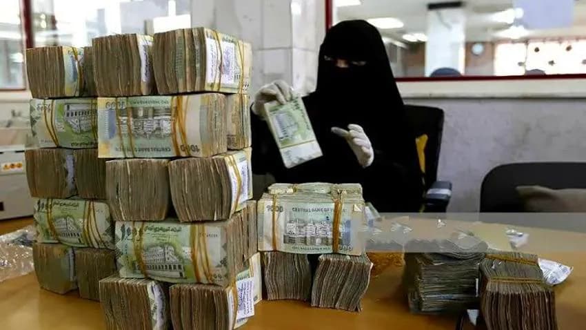 تفاصيل اتفاق سلطات تعز مع أحد البنوك لصرف مرتبات الموظفين