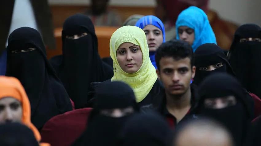 تهم جاهزة مغلفة بالعيب ومبررات الشرف.. فتيات في صنعاء يشكين مصادرة مليشيا الحوثي كل حقوقهن