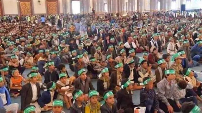 "للرد على خطاب الشارع".. الموالون لمليشيا الحوثي يتلقون دورات تعبوية