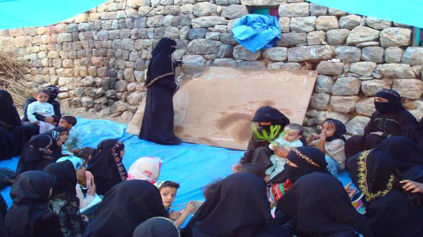 الأمية في اليمن.. إقبال بــ"شغف" على محوها وعثرات تراكمها سنوات الحرب