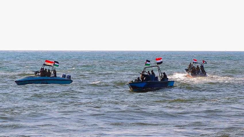 صحيفة فرنسية: المواجهة بين واشنطن وطهران في البحر الأحمر "رقصة مضحكة"