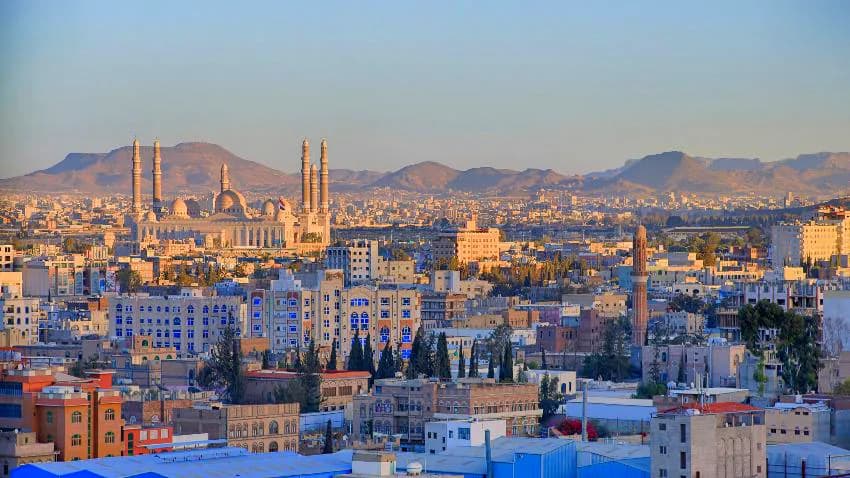 استغلال ومضايقات.. مكاتب وهمية للتوظيف في مناطق مليشيا الحوثي