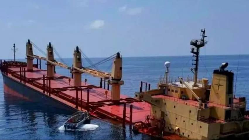 كارثة إغراق "روبيمار" في البحر الأحمر.. من المسؤول، وما تداعياتها على اليمن؟