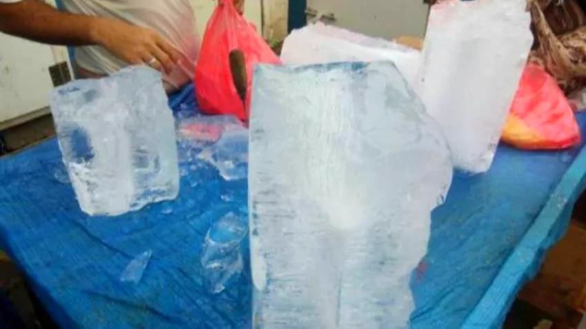 أزمة "ثلج" في مدينة تعز وصيف ساخن بدون كهرباء