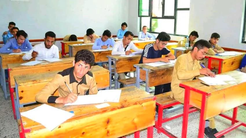 بين التجارة والشحن الطائفي.. الحوثيون يقررون مفردات دراسية جديدة