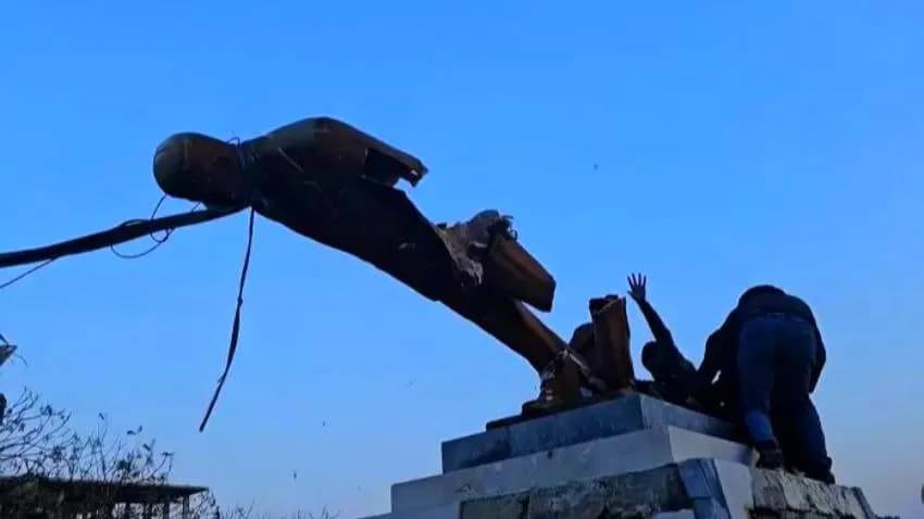 سيناريو النموذج السوري يثير التساؤلات.. هل سيلحق الحوثيون بشار الأسد؟