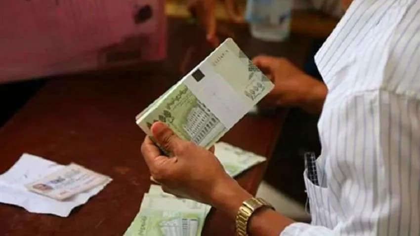 ما المخاطر المترتبة على إعلان الحوثيين آلية جديدة لدفع مرتبات القطاع العام؟