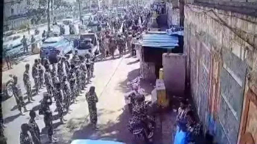 استعراض حوثي أمام منزل الشيخ الأحمر بصنعاء.. دلالات رمزية ورسائل سياسية