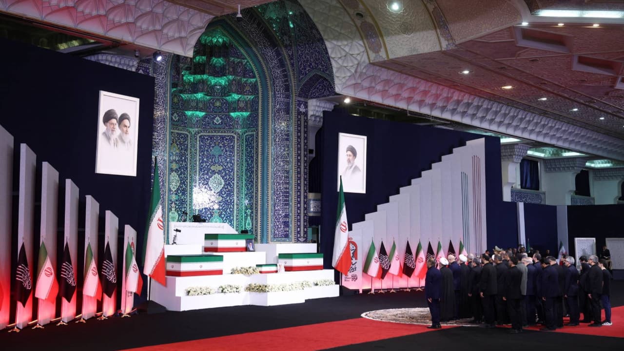 إيران تبدأ مراسم تشييع خامنئي وسط غياب خليفته