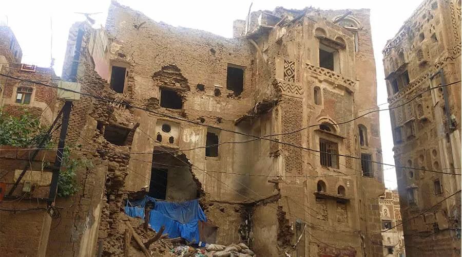مليشيا الحوثي توجه بهدم 11منزلا أثريا في صنعاء القديمة