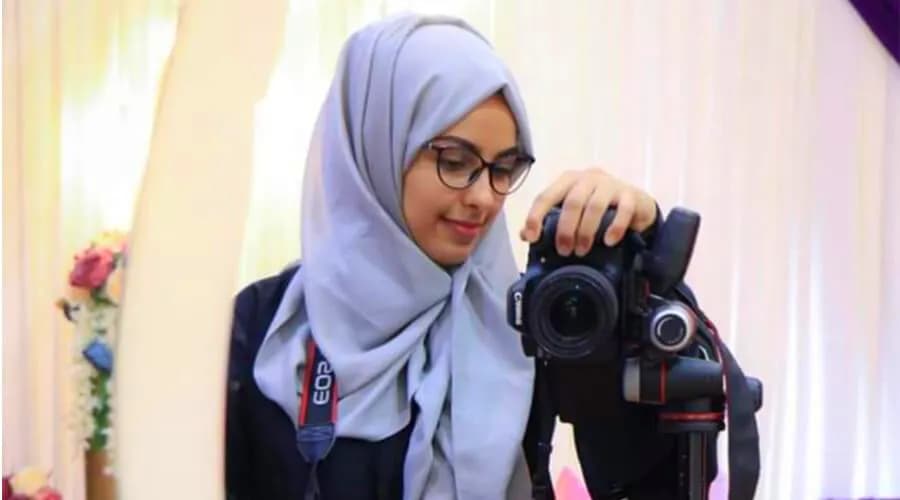 هبة.. فتاة في تعز تؤسس استديو لتصوير الأفراح