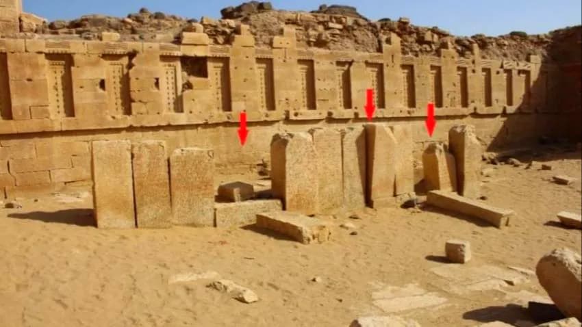 باحث يدعو إلى إنقاذ معبد أوام وأرشيف اليمن التاريخي من النهب والتدمير